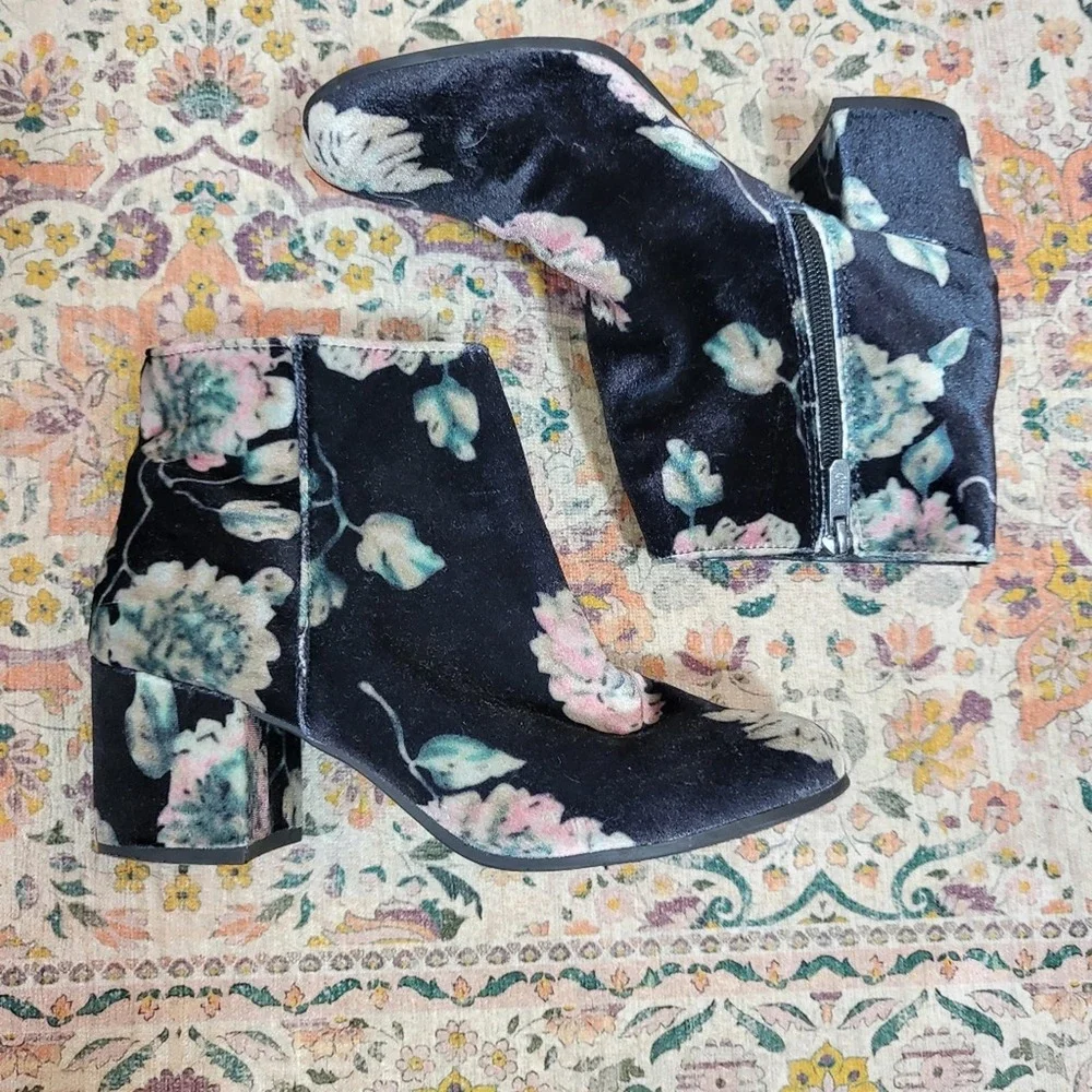 🌼 SAM EDELMAN Circus Vikki Black Ankle Boot | Plush | Bootie | 90s Y2K | size 7